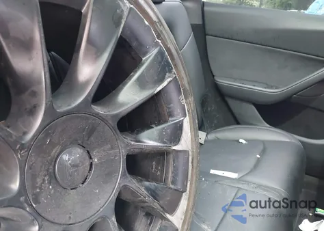 2024 Tesla Model Y Long Range Dual Motor All-Wheel Drive from USA, damaged, VIN 7SAYGDEE9RA221671